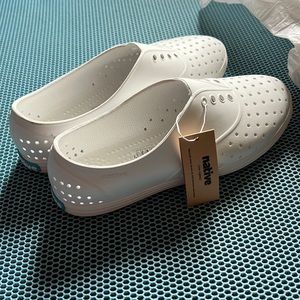 Native Jericho White. Size 7, women’s. Brand new with tags.